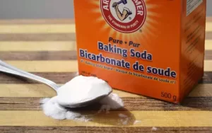 Cách diệt gián trong tủ bếp bằng baking soda (bột nở) 